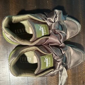 Women Puma’s size 5 army green